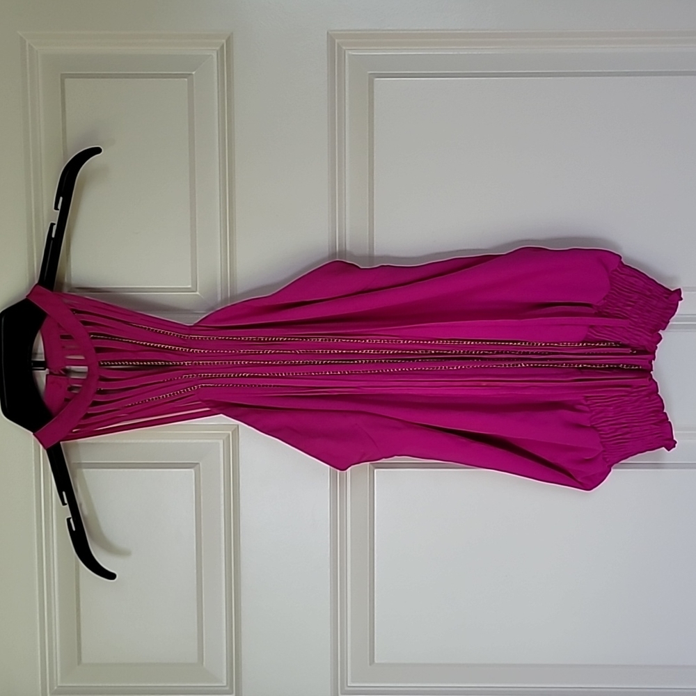 Sz small fringe halter top with gold chains. New. Xoxo